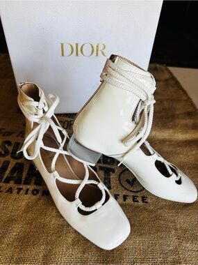 CHRISTIAN DIOR  white patent leather Diorarty ankle boots with clear star heel
